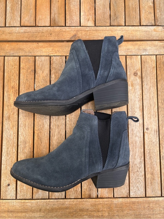 White Mountain Shoes - WHITE MOUNTAIN STAG | navy blue suede ankle boots | size 7.5